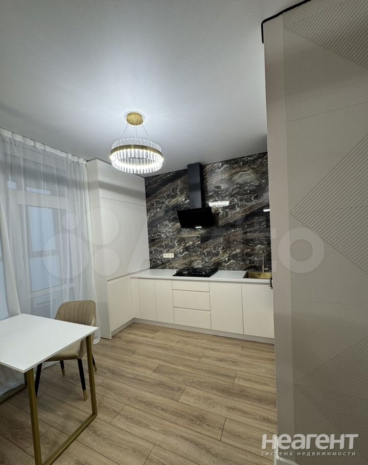 Продается 1-комнатная квартира, 39 м²