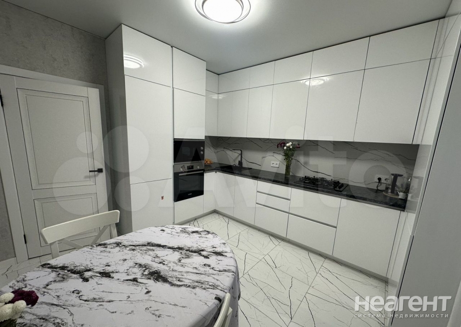 Продается 1-комнатная квартира, 40 м²