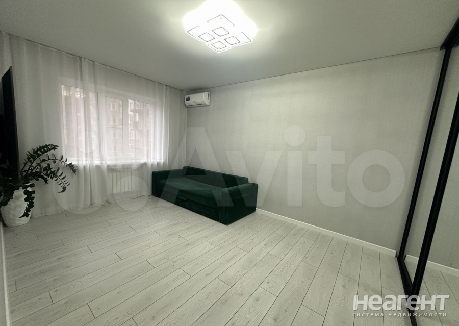 Продается 1-комнатная квартира, 40 м²