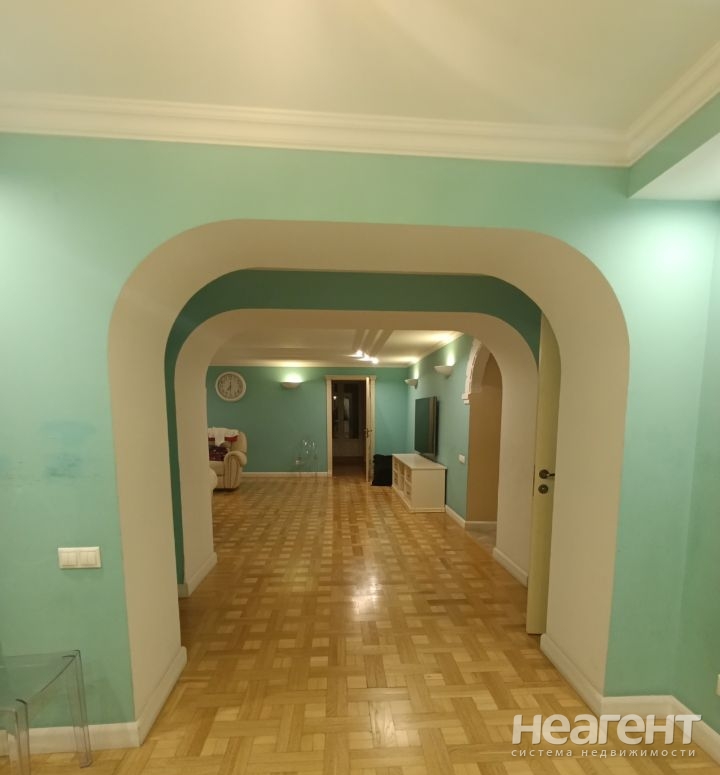 Продается Многокомнатная квартира, 155,6 м²