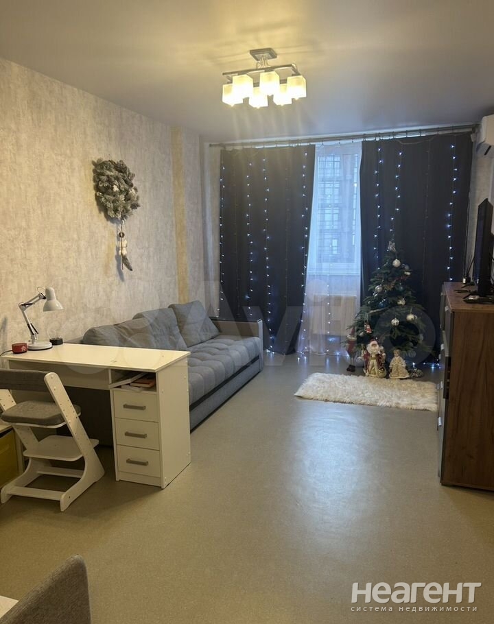 Продается 1-комнатная квартира, 43 м²