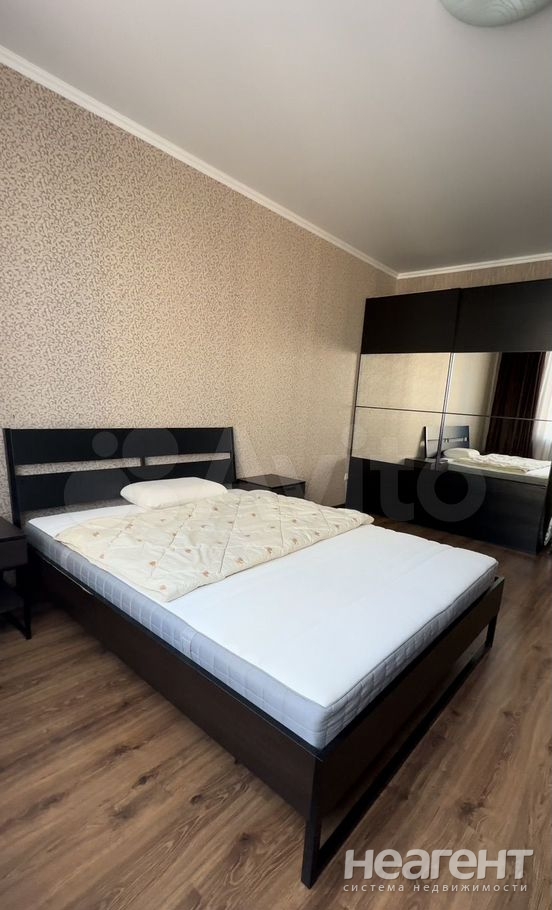 Продается 1-комнатная квартира, 37 м²