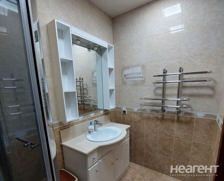 Сдается 2-х комнатная квартира, 74 м²