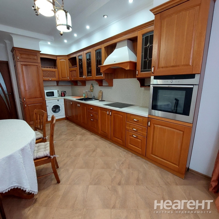 Сдается 2-х комнатная квартира, 74 м²