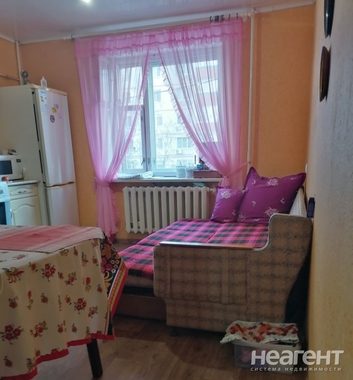 Продается 1-комнатная квартира, 42 м²