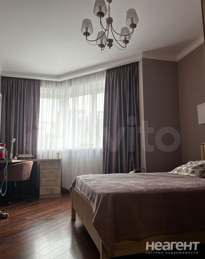 Продается Многокомнатная квартира, 100 м²