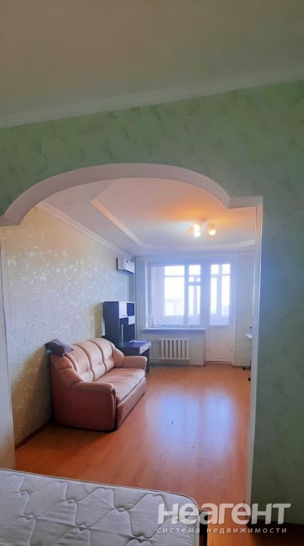 Сдается 1-комнатная квартира, 54 м²