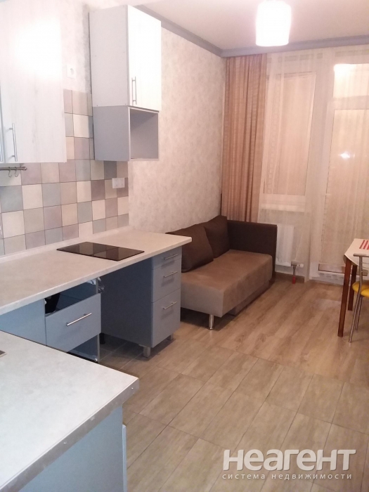 Продается 1-комнатная квартира, 46 м²