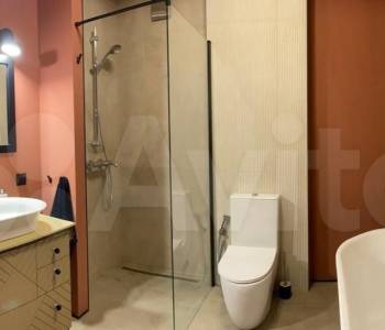 Продается 1-комнатная квартира, 90 м²