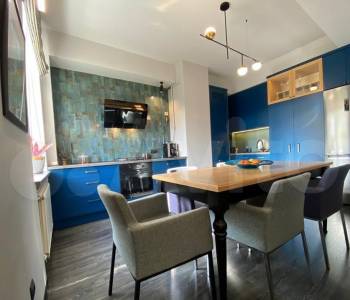 Продается 1-комнатная квартира, 90 м²