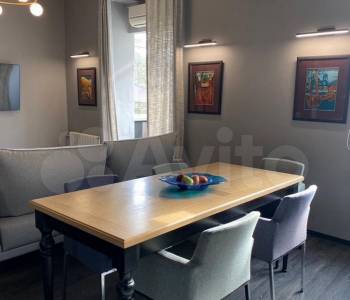 Продается 1-комнатная квартира, 90 м²