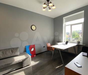 Продается 1-комнатная квартира, 90 м²