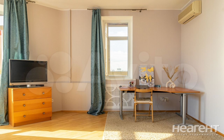 Сдается 1-комнатная квартира, 80 м²