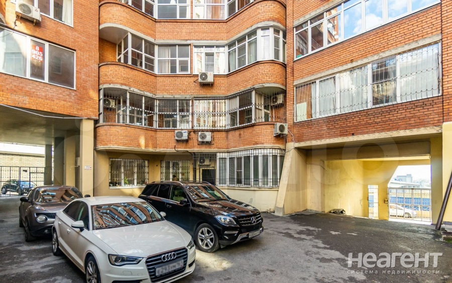 Сдается 1-комнатная квартира, 80 м²