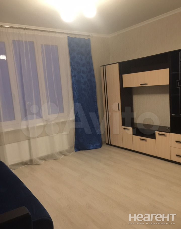 Продается 1-комнатная квартира, 37 м²