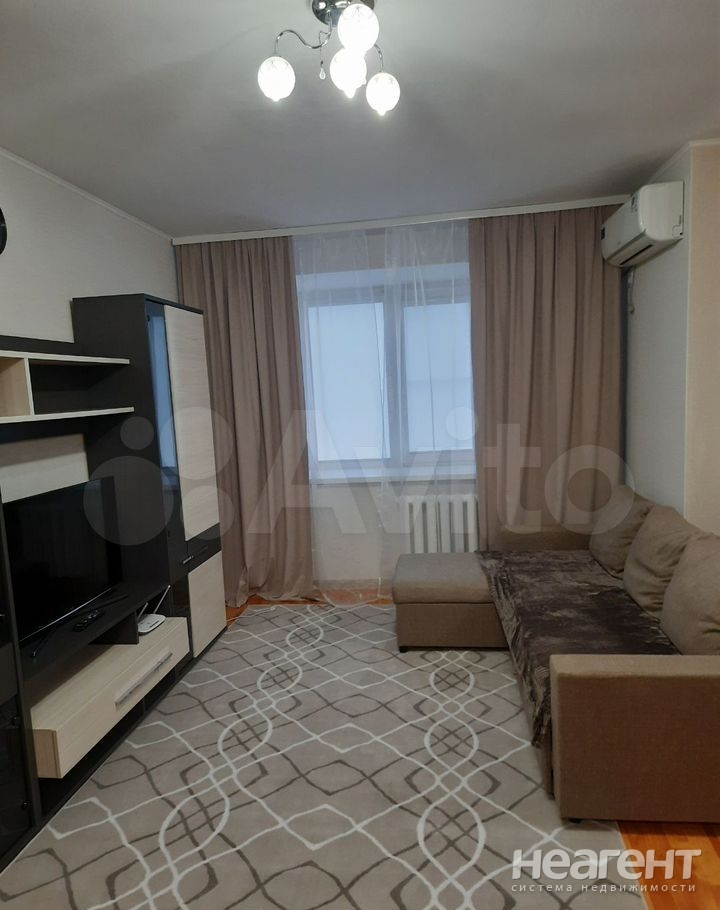 Сдается 1-комнатная квартира, 38 м²