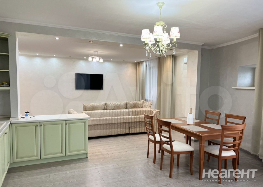 Сдается Многокомнатная квартира, 130 м²