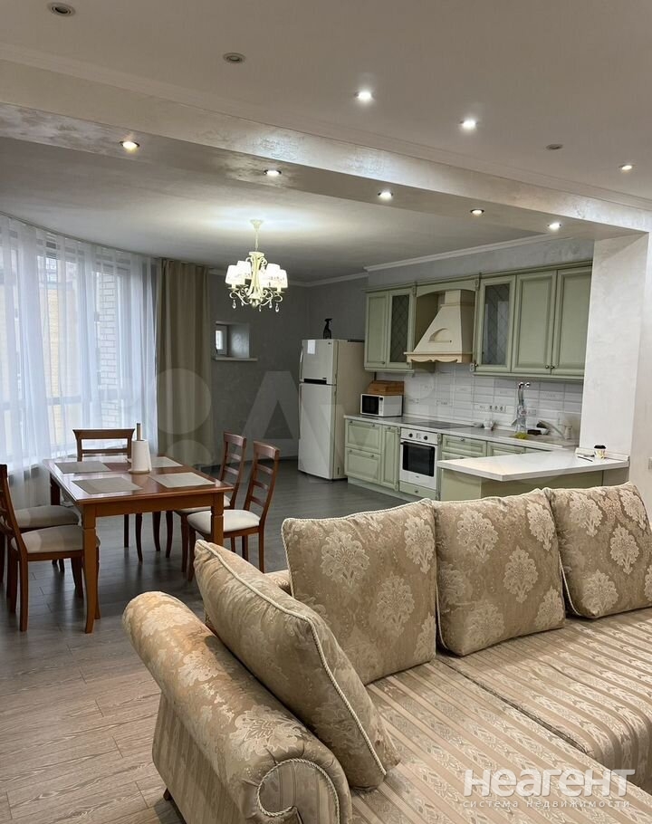 Сдается Многокомнатная квартира, 130 м²