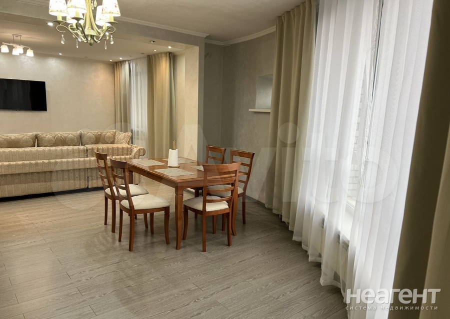 Сдается Многокомнатная квартира, 130 м²