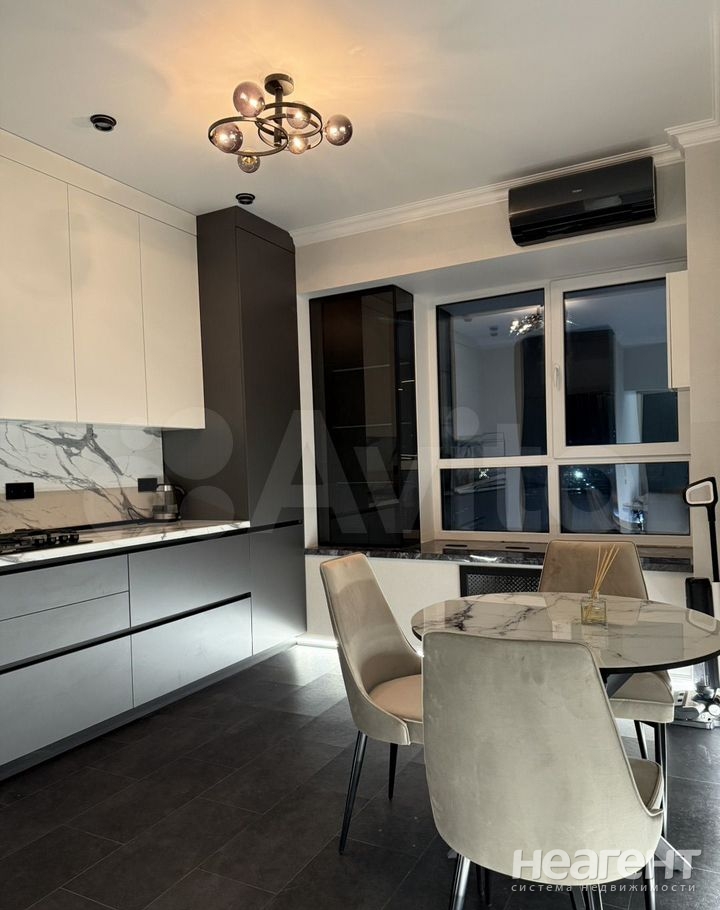 Продается 1-комнатная квартира, 42 м²