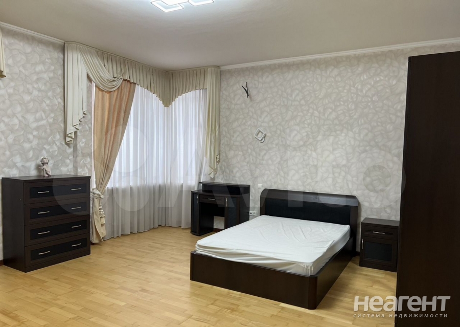 Сдается 2-х комнатная квартира, 102 м²