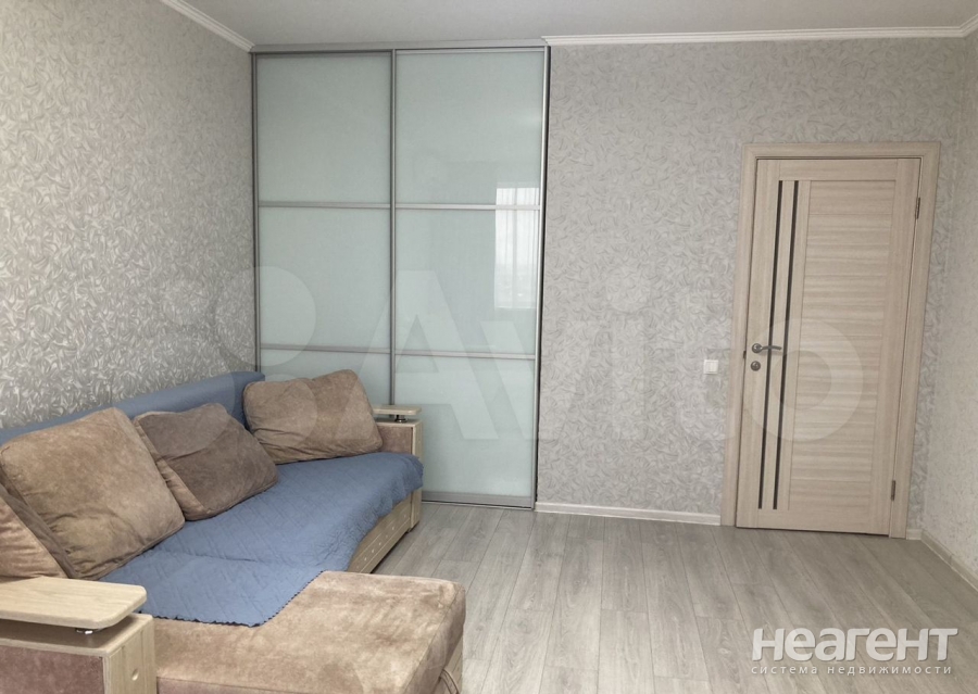 Сдается 1-комнатная квартира, 42 м²