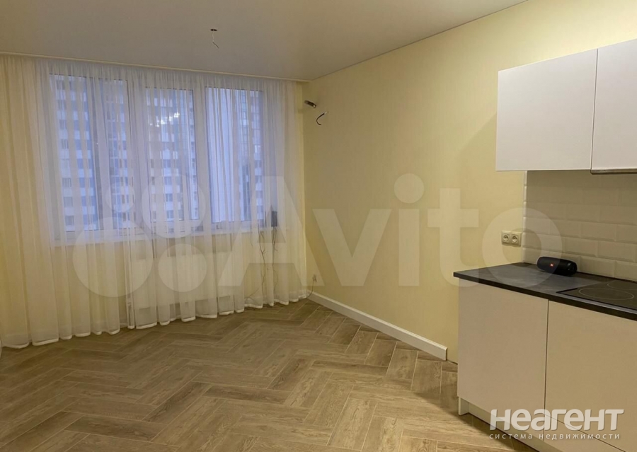 Продается 1-комнатная квартира, 43 м²