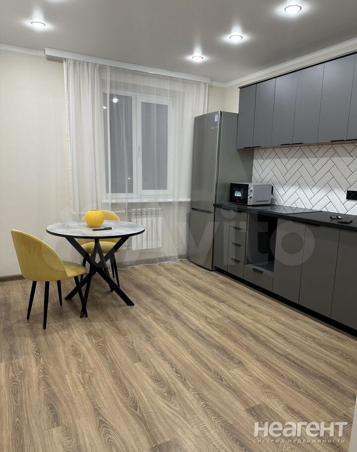 Сдается 1-комнатная квартира, 42 м²