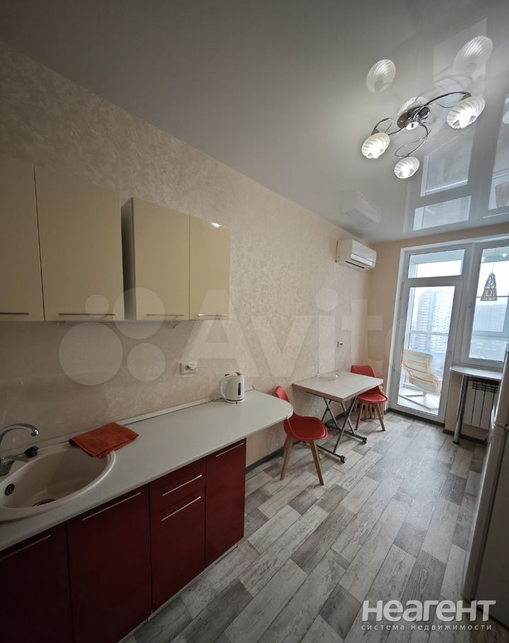 Сдается 1-комнатная квартира, 43 м²