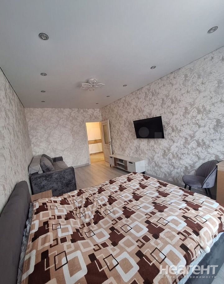 Продается 1-комнатная квартира, 42 м²