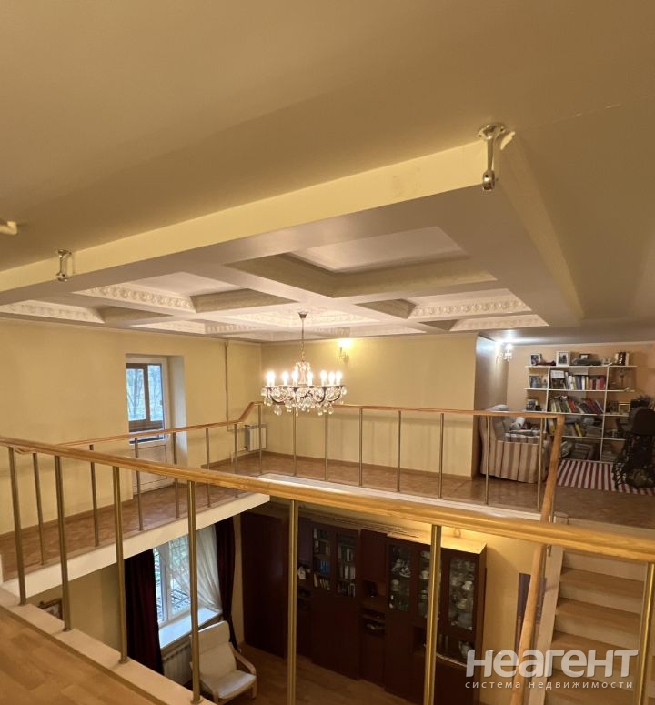 Продается 3-х комнатная квартира, 195 м²