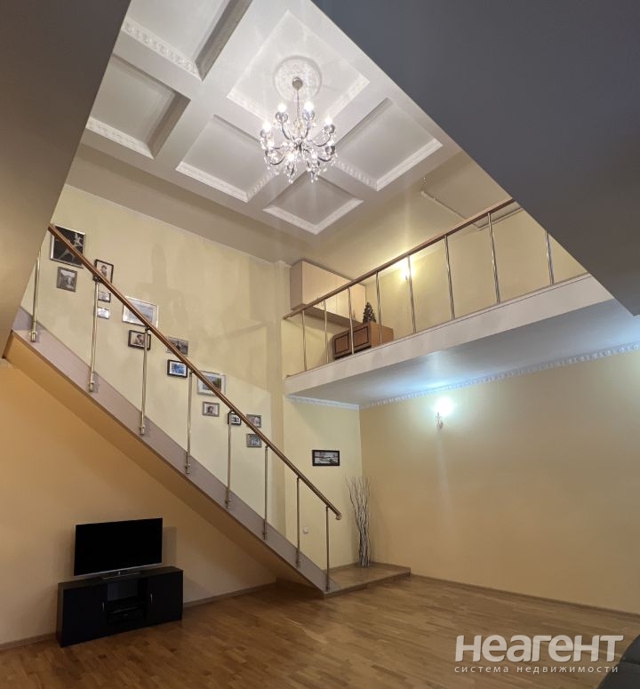 Продается 3-х комнатная квартира, 195 м²