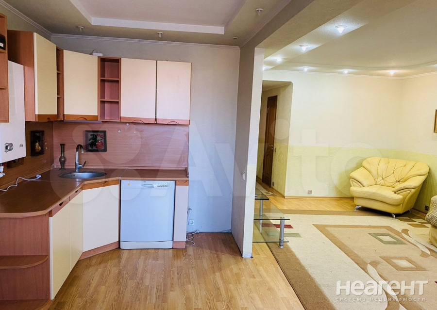 Сдается Многокомнатная квартира, 90 м²