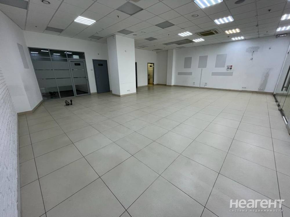 Сдается Нежилое помещение, 130 м²