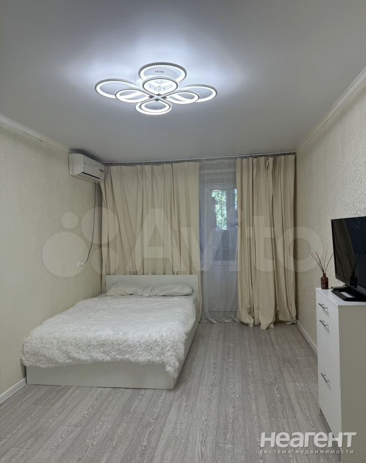 Продается 1-комнатная квартира, 35 м²