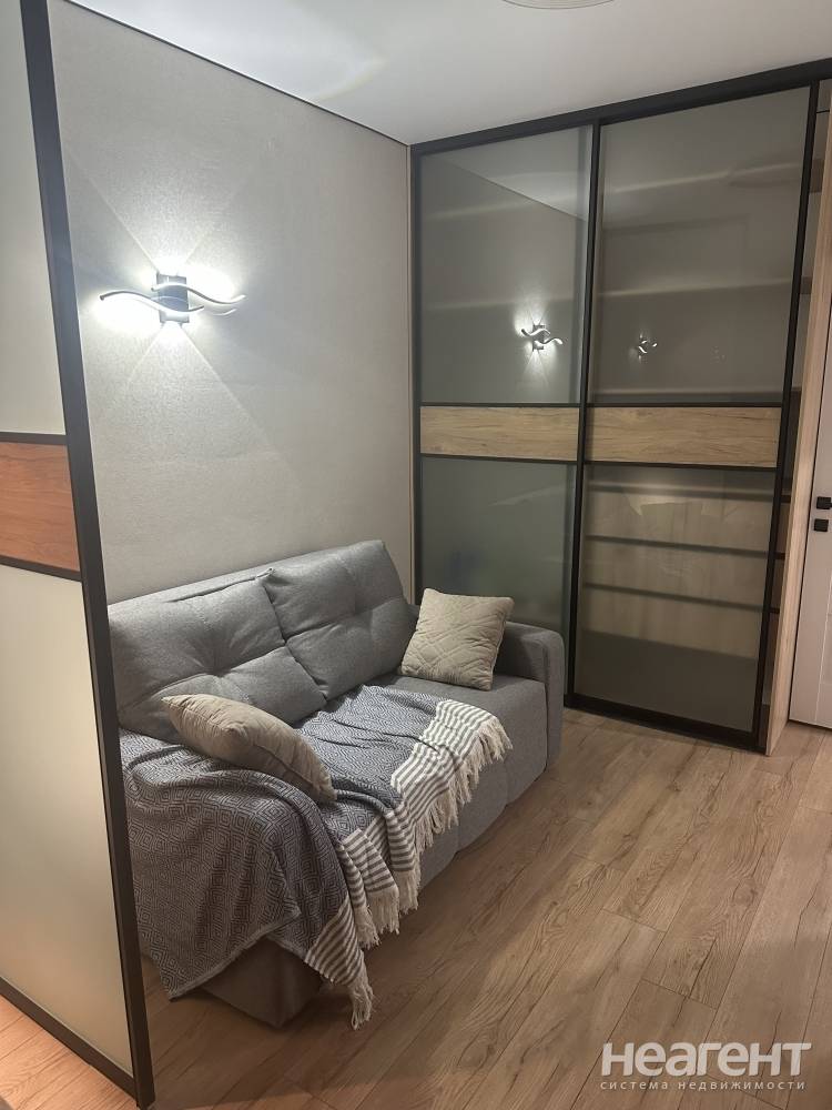 Продается 1-комнатная квартира, 43 м²