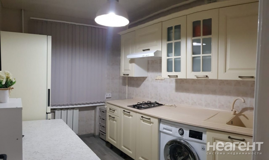 Сдается Многокомнатная квартира, 60 м²