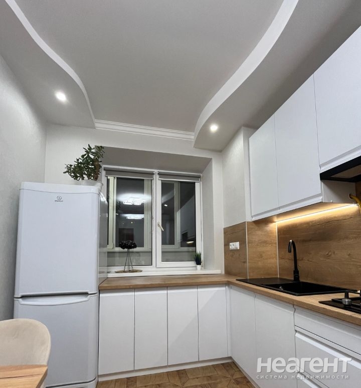 Сдается 1-комнатная квартира, 49 м²