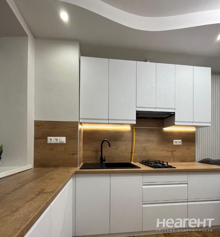 Сдается 1-комнатная квартира, 49 м²