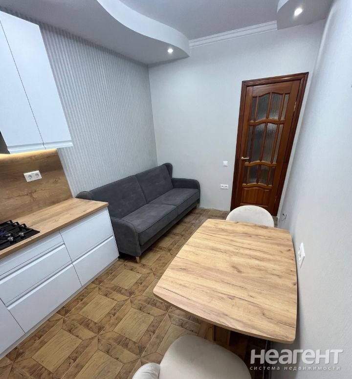 Сдается 1-комнатная квартира, 49 м²