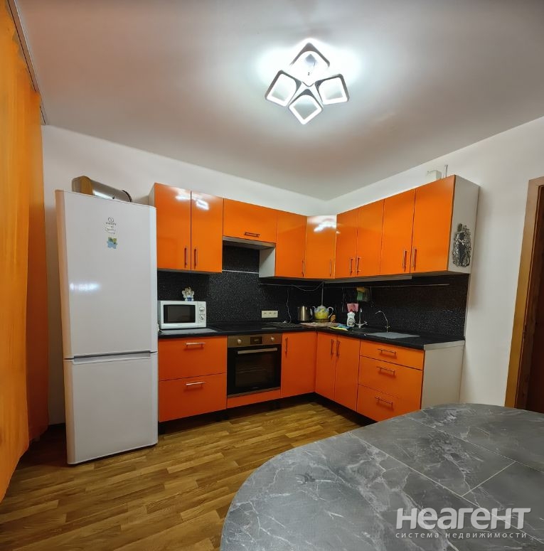 Сдается 1-комнатная квартира, 42 м²