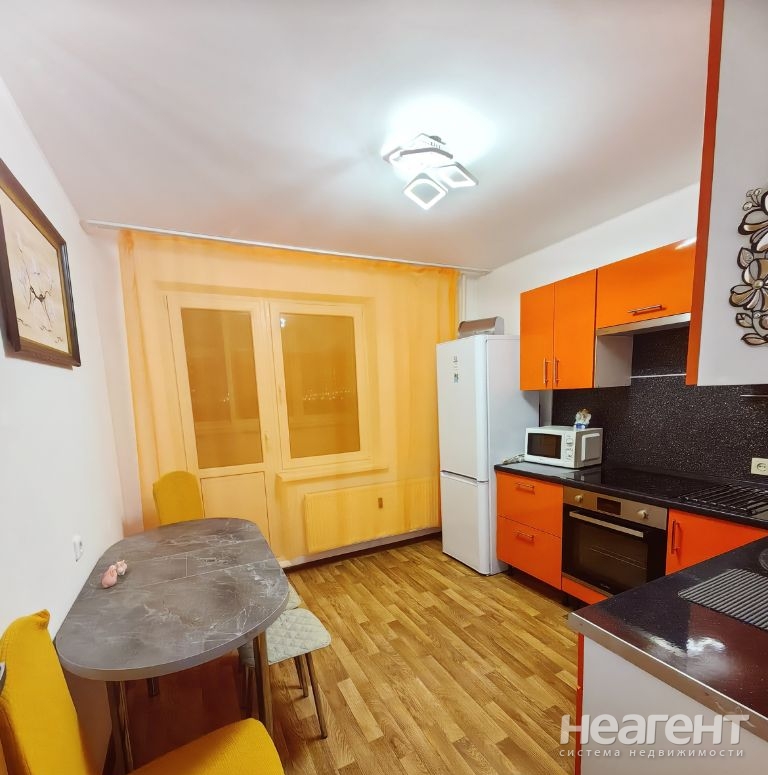 Сдается 1-комнатная квартира, 42 м²