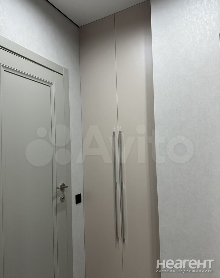 Продается 1-комнатная квартира, 37 м²