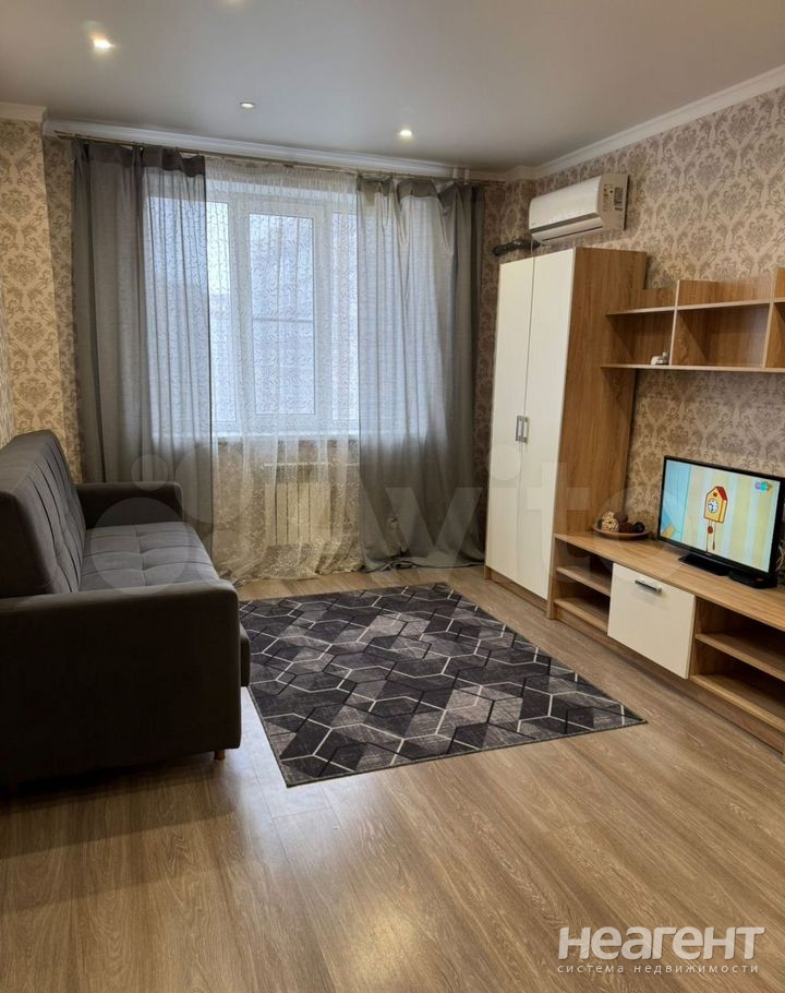 Сдается 1-комнатная квартира, 40 м²