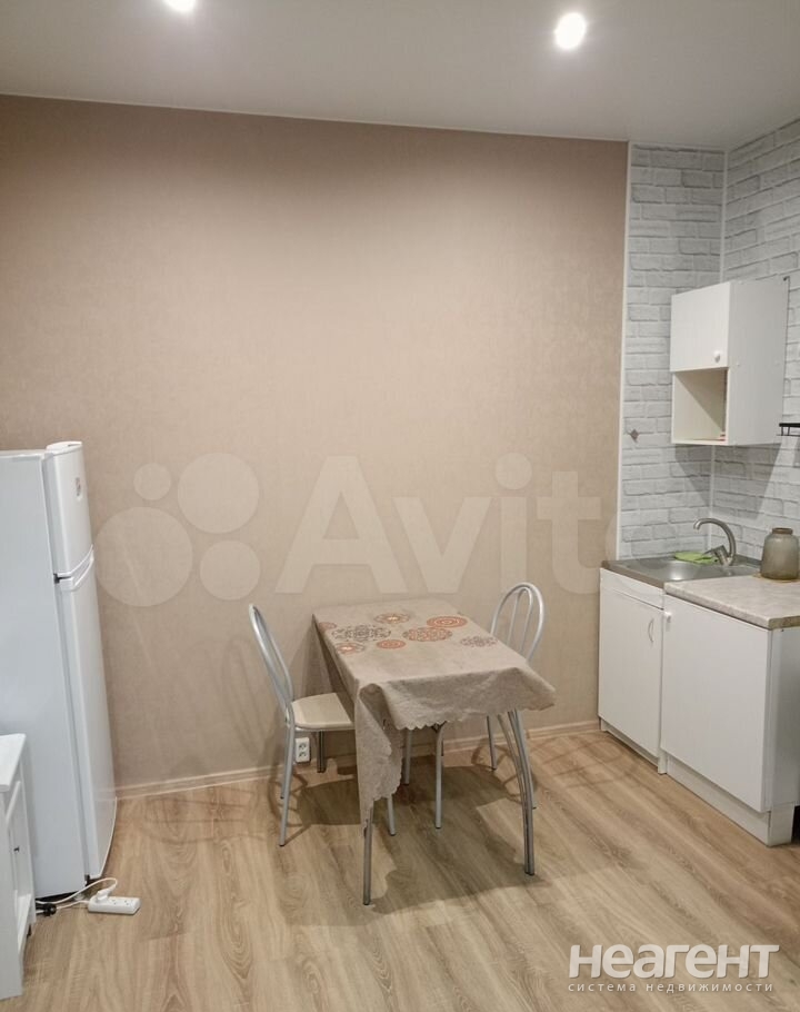 Сдается 1-комнатная квартира, 37 м²