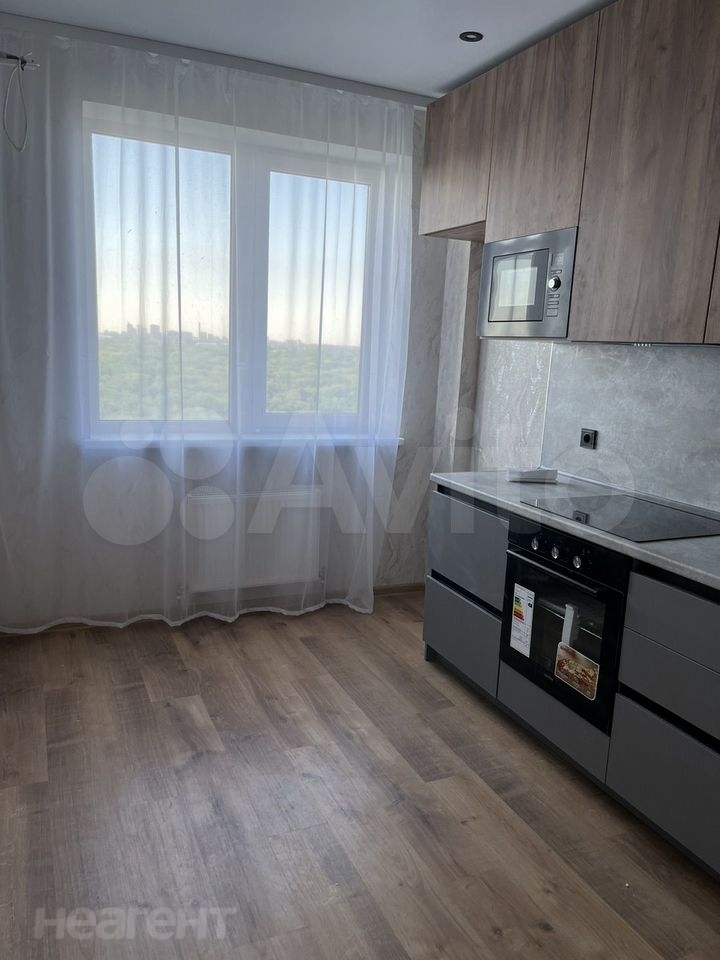 Продается 1-комнатная квартира, 38 м²