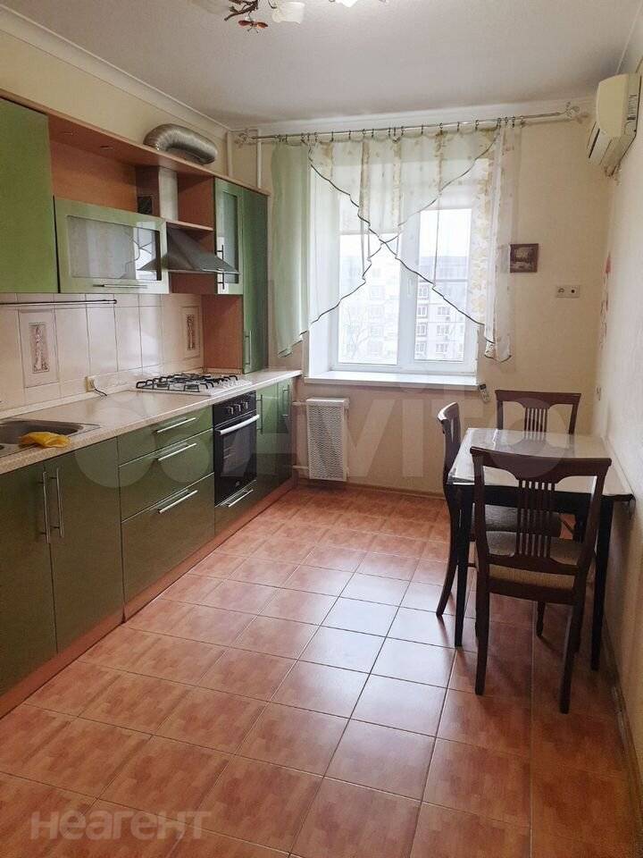 Сдается 1-комнатная квартира, 42 м²