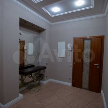 Продается Многокомнатная квартира, 180 м²