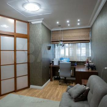 Продается Многокомнатная квартира, 180 м²