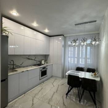 Продается 1-комнатная квартира, 42 м²